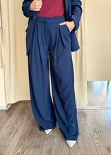 Carica l'immagine nel visualizzatore di Gallery, Completo giacca-pantalone Please