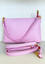 Carica l'immagine nel visualizzatore di Gallery, Pochette in pelle con tracolla

