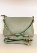 Carica l'immagine nel visualizzatore di Gallery, Pochette in pelle con tracolla
