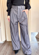 Carica l'immagine nel visualizzatore di Gallery, Pantalone con taschone

