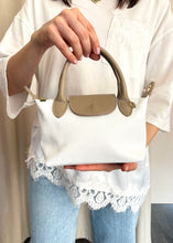 Carica l'immagine nel visualizzatore di Gallery, Borsa mini in pelle
