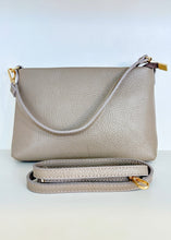Carica l'immagine nel visualizzatore di Gallery, Pochette in pelle con tracolla
