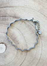 Carica l'immagine nel visualizzatore di Gallery, Bracciale waves
