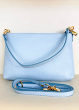 Carica l'immagine nel visualizzatore di Gallery, Pochette in pelle con tracolla
