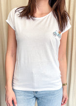 Carica l'immagine nel visualizzatore di Gallery, T-shirt bianca Molly Bracken con ricamo 
