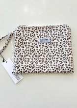 Carica l'immagine nel visualizzatore di Gallery, Pochette mare Molly Bracken
